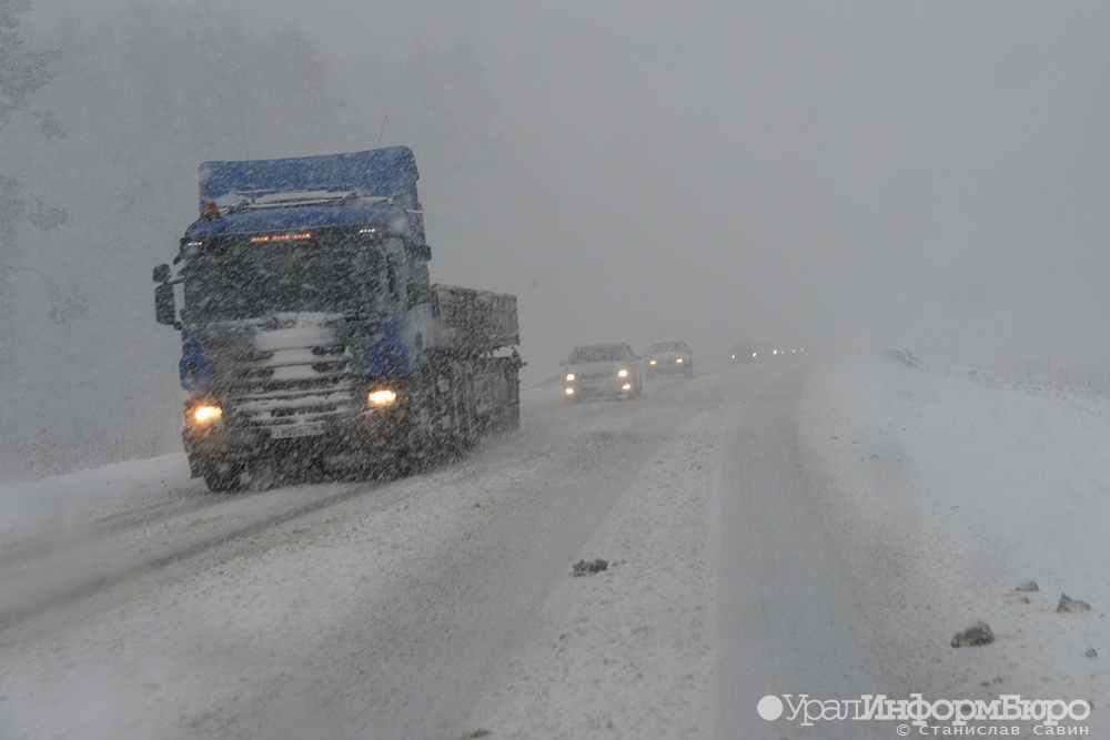 В Югре из-за погодных условий закрыли движение по участкам трех автодорог