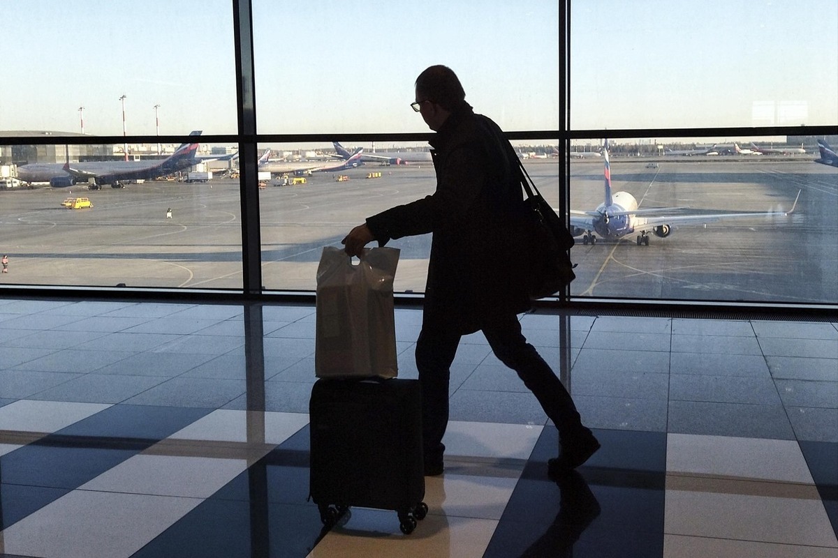 Борт с 335 пассажирами выкатился за пределы взлетно-посадочной полосы из-за неисправности