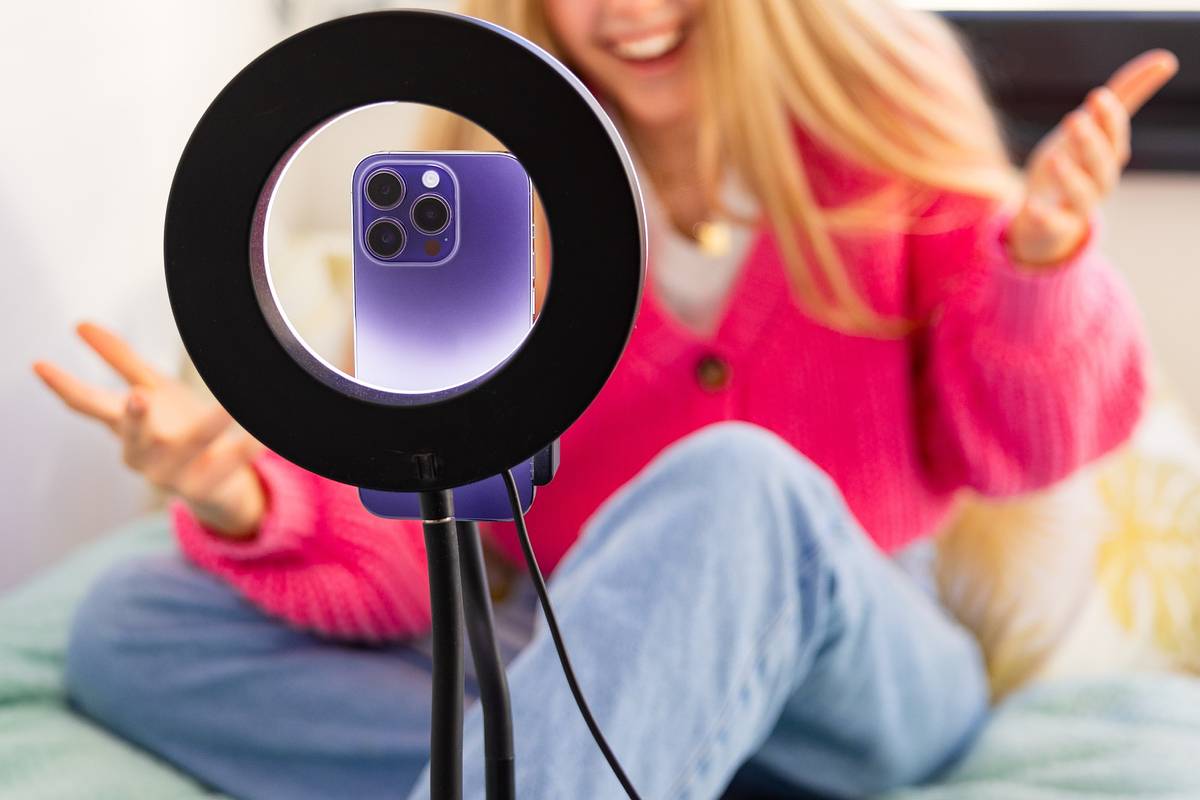 К 13-летней тиктокерше нагрянула полиция после видео с кастрюлей на голове