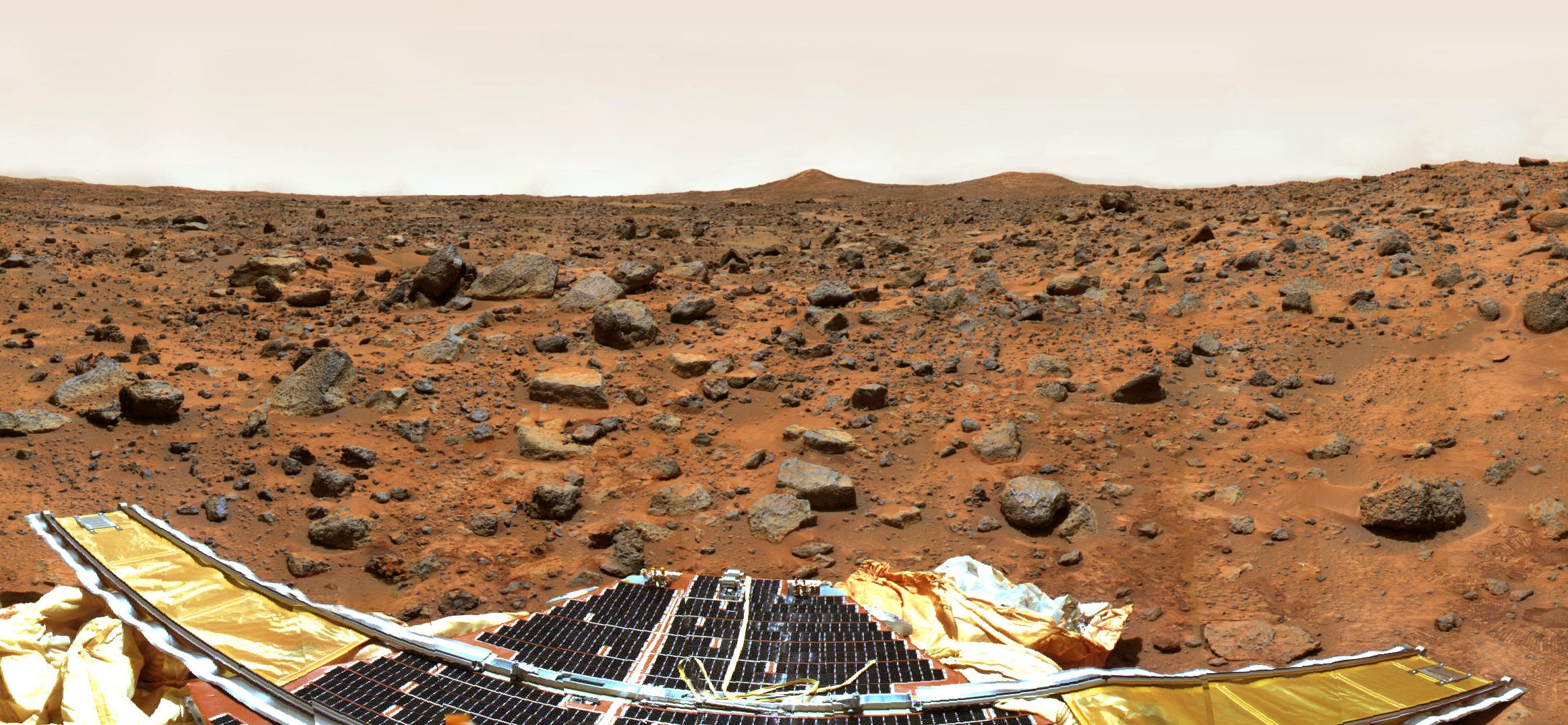 Марс снимки наса реальные. Марс фото. Снимки поверхности марса. Марс фото. Кадры с марса китайским марсоходом.