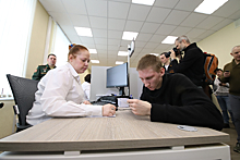Апексимова посетила единый пункт отбора на военную службу по контракту