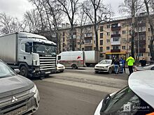 ДТП с фурой произошло на Окском съезде в Нижнем Новгороде