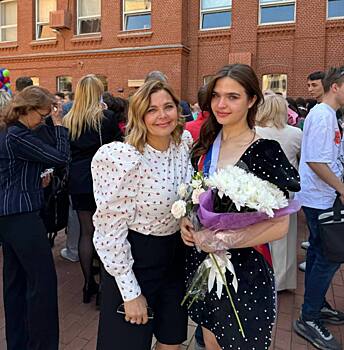 Ирина Пегова опубликовала фото с последнего звонка своей дочки