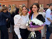 Ирина Пегова опубликовала фото с последнего звонка своей дочки