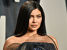 Самая молодая миллиардерша в мире попыталась заработать на имени 2-летней дочери