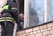 Бабушка закрылась и угрожает ребенку в Москве