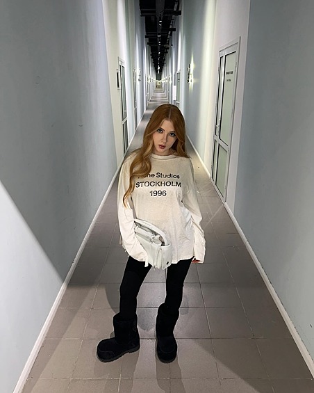 Раскрутить канал ей помог Вова Братишкин, который перенаправлял своих зрителей на трансляции Дарьи.