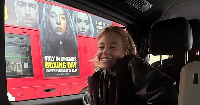 Актриса Сидни Суини опубликовала фото в купальнике