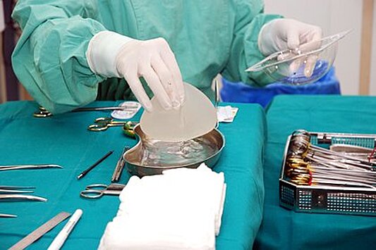 Российский врач раскрыл правду о вреде грудных имплантов