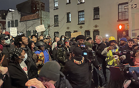 В Нью-Йорке из-за гибели афроамериканца в Мемфисе на улицы вышли сотни людей