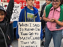 Самые крутые плакаты марша «March For Our Lives»