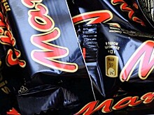 Компания Mars начала в тестовом режиме упаковывать шоколадные батончики в бумажную обертку