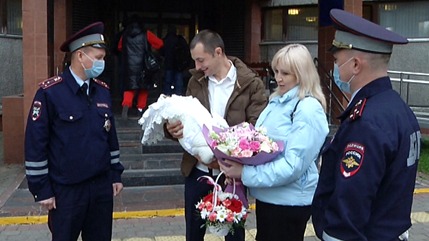 Сотрудники ДПС на Дмитровском шоссе доставили в роддом беременную пассажирку такси