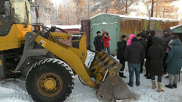 Владельцы незаконных гаражей в Ноябрьске попросили мэрию отложить демонтаж