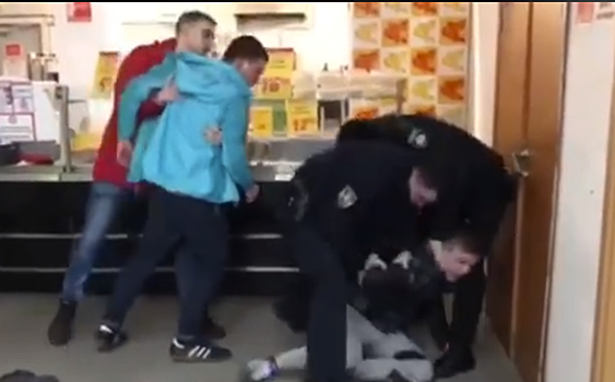 Полиция Киева с трудом справилась с хулиганами в супермаркете