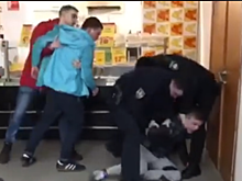 Полиция Киева с трудом справилась с хулиганами в супермаркете