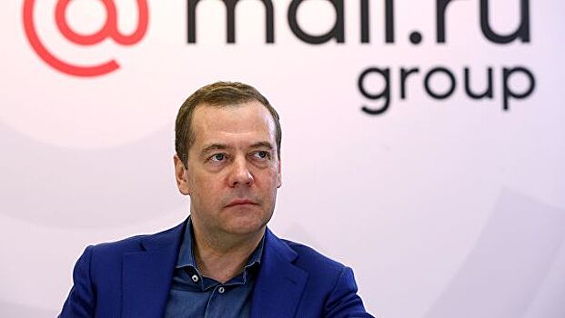 Медведев согласился принять студента, попросившего практику в правительстве