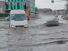 Весенний потоп заставил работать коммунальщиков Нового Уренгоя в две смены