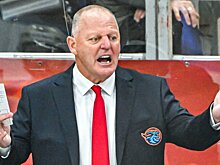 Галлан рядом с открытой калиткой высказывал недовольство арбитрам после 4-го гола «Металлурга». «Шанхай» получил 8 минут штрафа в 1-м периоде