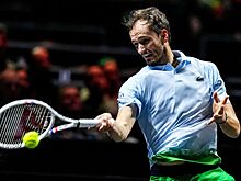 Медведев уверенно вышел в четвертьфинал турнира ATP-250 в Марселе