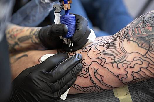 Мастер назвал самые нелепые надписи для татуировки