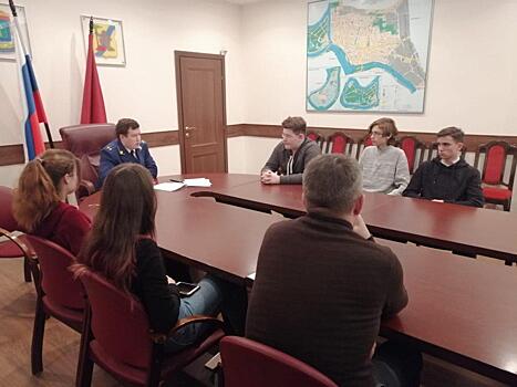 В Хорошево-Мневниках старшеклассникам рассказали о службе в органах прокуратуры