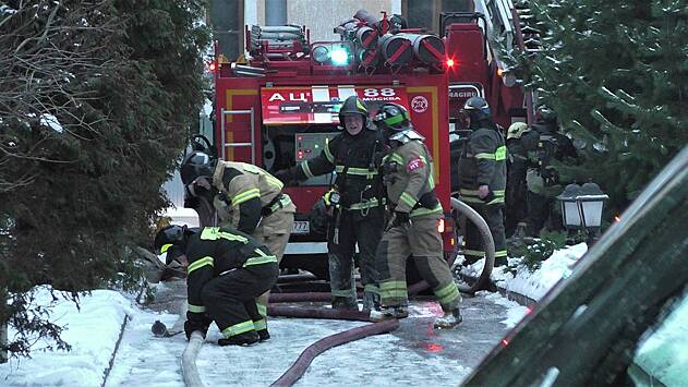 Два человека пострадали при пожаре в доме на востоке Москвы