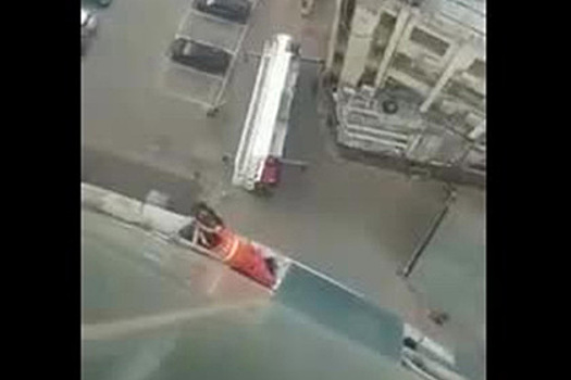 Китайцы упросили девушку покончить с собой ради забавы
