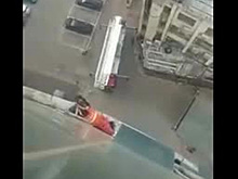 Китайцы упросили девушку покончить с собой ради забавы