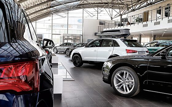 «Ъ»: продажи легковых автомобилей в РФ упали почти в три раза в апреле