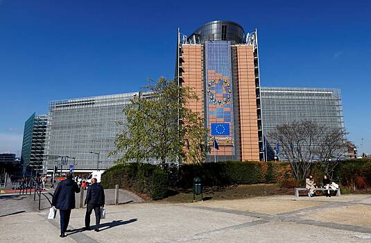 В Еврокомиссии затруднились с ответом на вопрос о пользе помощи Украине