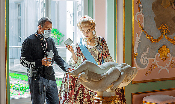 В Петербурге прошла премьера VR-фильма о Екатерине II и Китайском дворце в Ораниенбауме