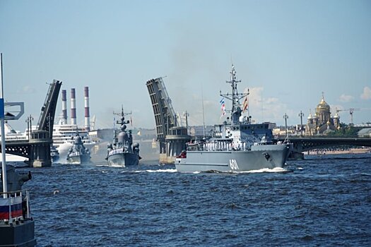 В Петербурге и Кронштадте прошла тренировка военно-морского парада