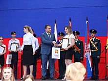 В Серпухове школьникам вручили паспорта в ходе празднования Дня России