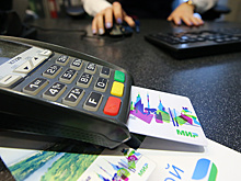Продавцов в РФ обяжут принимать карты "Мир"