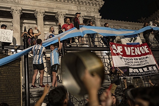 Глава Аргентины представил пакет мер по спасению экономики