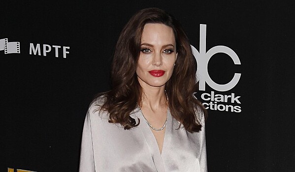 Джоли раскритиковали за внешний вид
