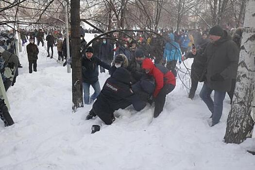 Два свердловских подростка после митингов предстанут перед комиссией