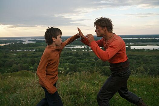 Сборы комедии «Волчок» превысили 300 млн рублей