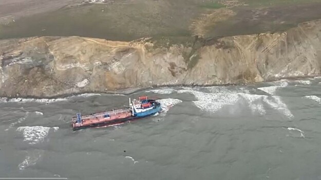 Водолазы повторно исследовали затонувшие в Керченском проливе корабли и не обнаружили утечек мазута