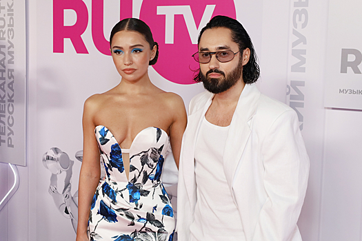 «Драки со стеклянными бутылками»: Мот вместе с женой сбежали с концерта Тимберлейка в Турции