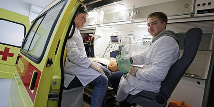 Собянин учредил гранты на обучение врачей по дефицитным специальностям