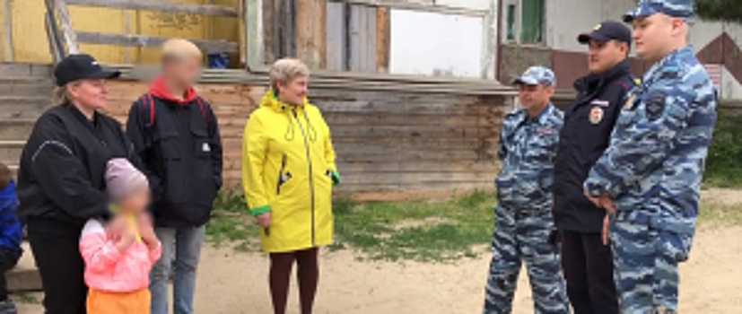 В Вологодской области госавтоинспекторы сопроводили в больницу машину с пострадавшим, которому требовалась срочная медицинская помощь
