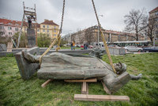 МИД РФ выразил протест в связи с осквернением памятника Рокоссовскому в Польше