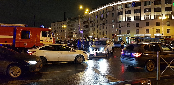 Ребенок пострадал в массовом ДТП в Петербурге