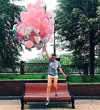 Анну Седокову унесло на воздушных шарах