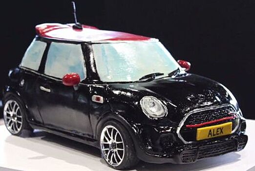 MINI JCW превратили в торт на радиоуправлении