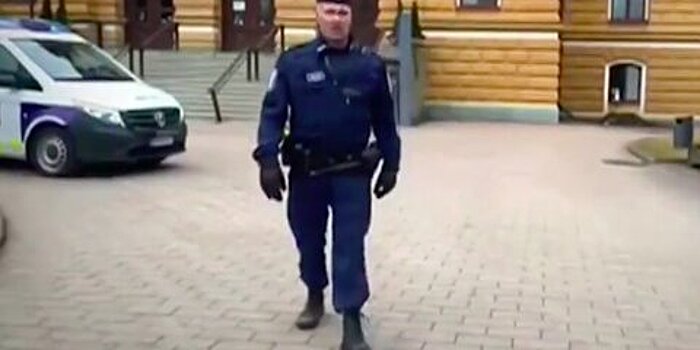 Финский полицейский спел советский хит "Я люблю тебя, жизнь"