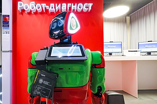 В Екатеринбурге открыли МФЦ с роботами по приему и выдаче документов