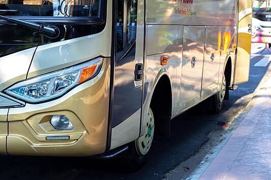 В российском городе водителя раздавило между автобусами